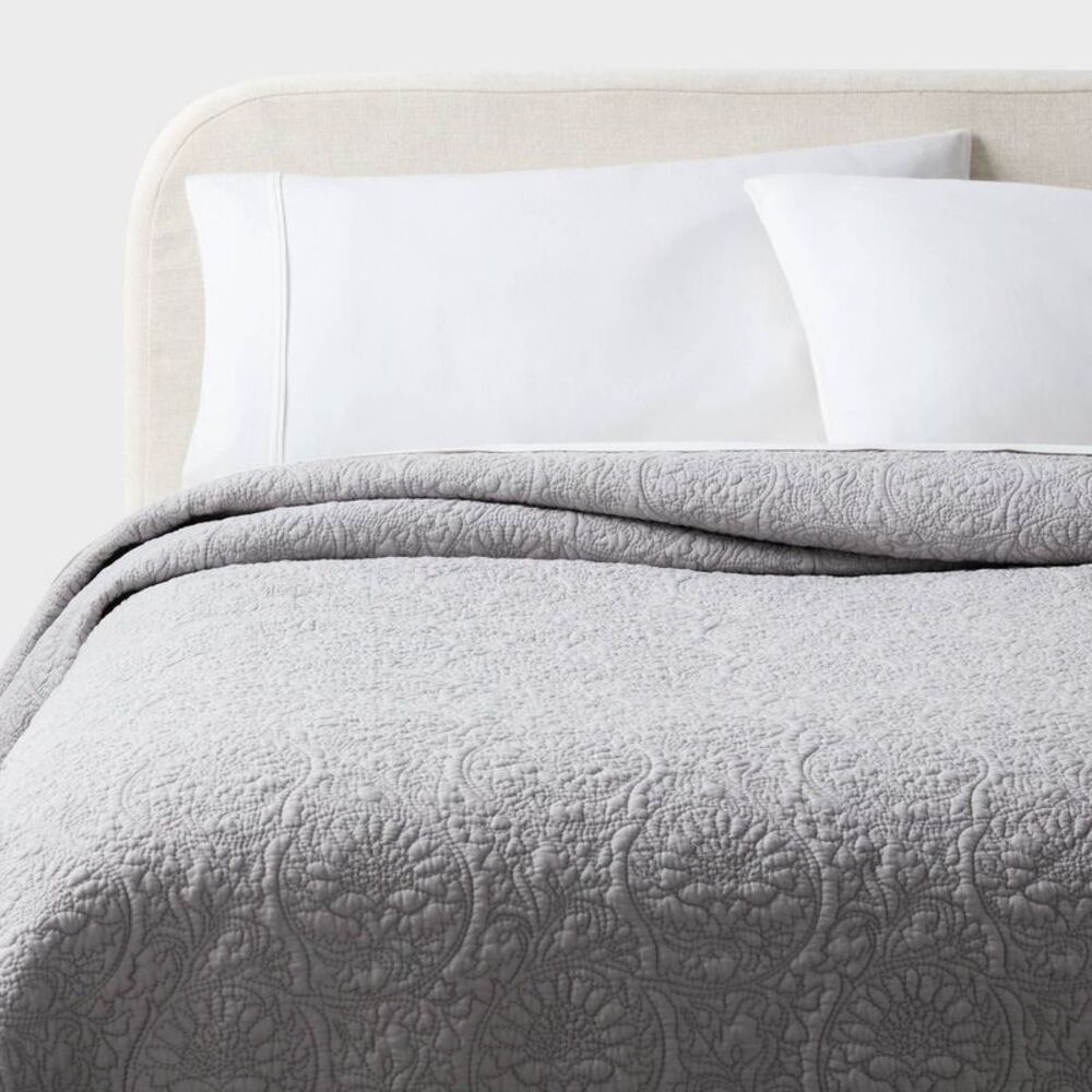 Full/Queen Heirloom Floral Stitch Quilt Light Gray - Threshold